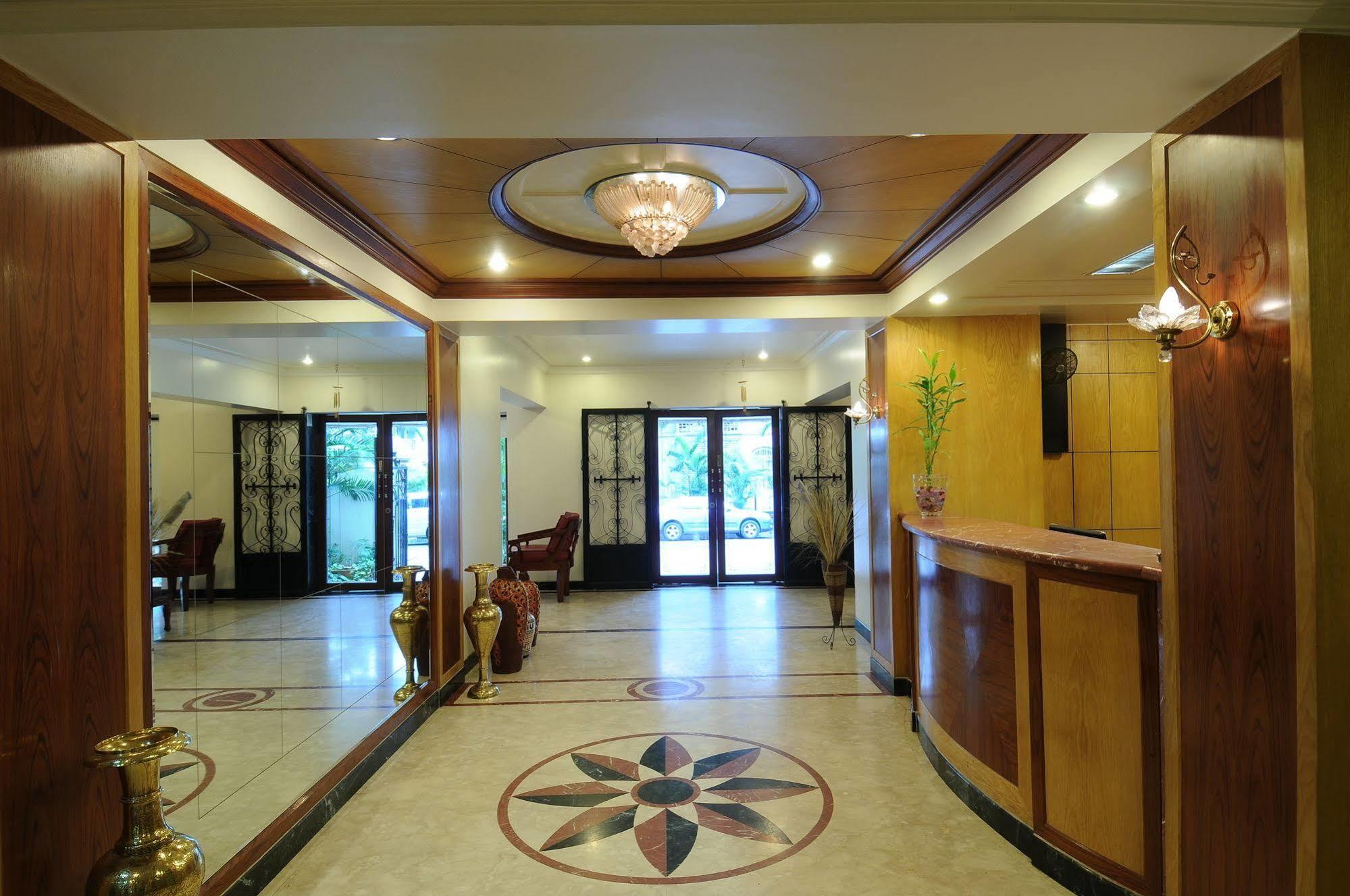 Hotel Crystal Mumbai Exterior foto
