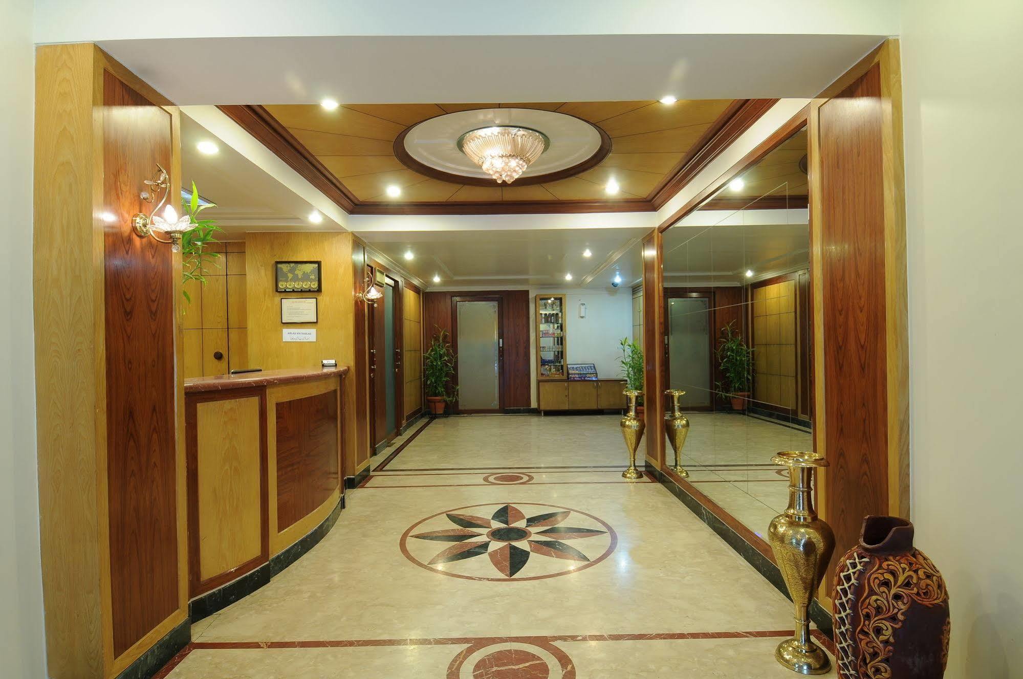 Hotel Crystal Mumbai Exterior foto
